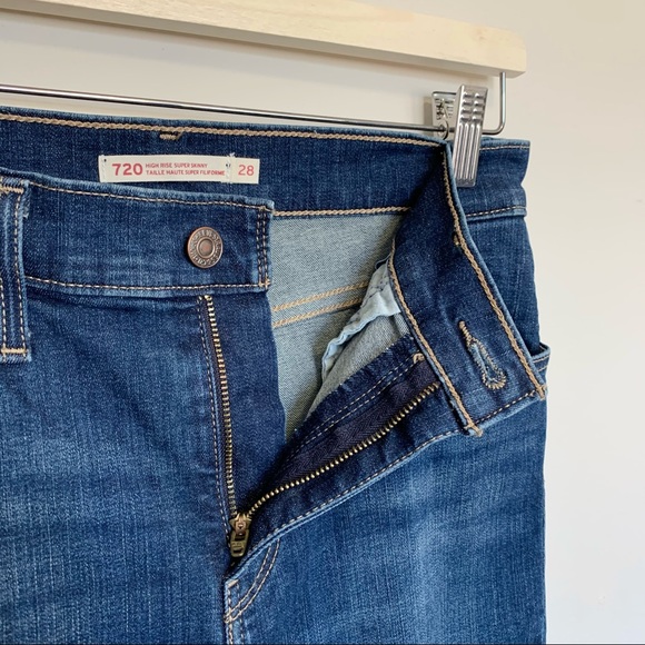 SOLD Levi’s 720 High Rise Super Skinny Distressed Jeans Size 28 - Picture 7 of 9